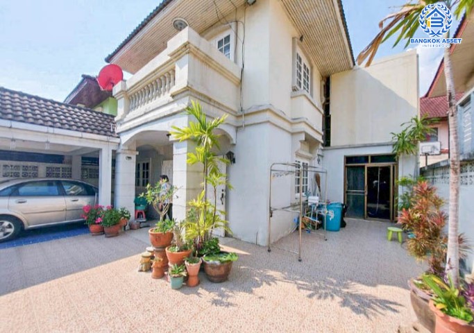 *****บ้านแฝดมือสอง นนทบุรี ม.เพชรลดา ท่าอิฐ พื้นที่กว้างกว่า 43 ตร.ว. เดินเข้า-ออกสะดวก มาพร้อมฟังก์ชัน 3 ห้องนอน 3 ห้องน้ำ 1 ที่จอดรถ เข้าออกได้หลากหลายเส้นทาง เพียง 500 เมตรถึงถนนราชพฤกษ์ ใกล้รถไฟฟ้าสายสีม่วง "สถานีบางรักน้อยท่าอิฐ" และจุดขึ้นทางด่วน "งามวงศ์วาน" จองเลย!